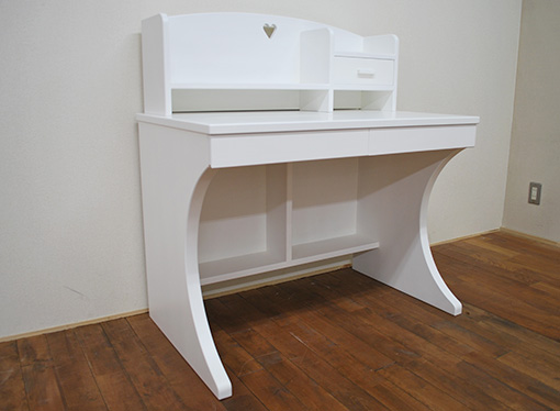 ウレタン白色塗りつぶしの家具１
